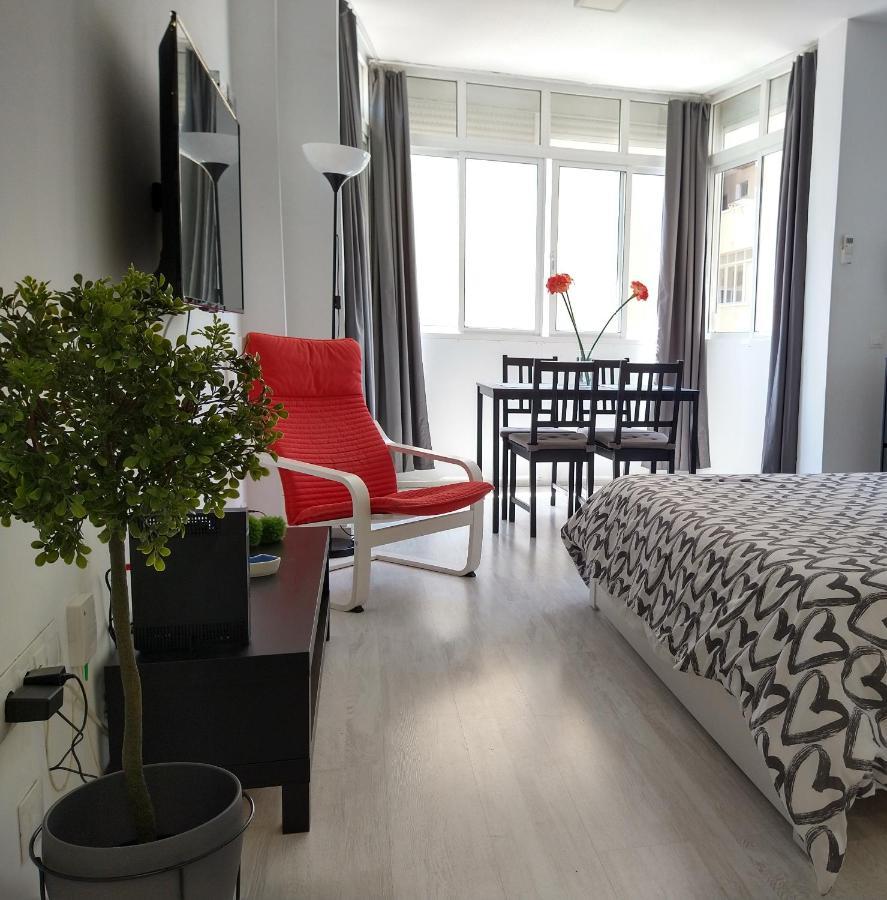 Amplio Estudio,Vista Mar Y Montana, A Pasos Del Centro Torremolinos Exterior photo
